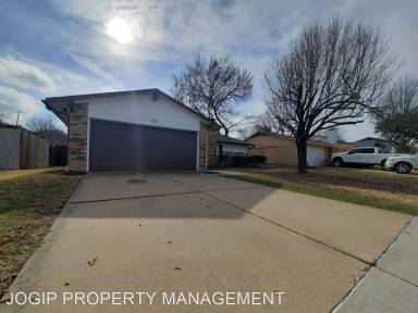 Main picture of 820 Foxwood Pl