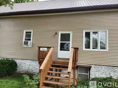 Main picture of 119 E Maple St