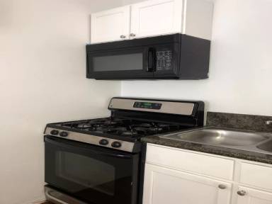 Main picture of 928 W 83rd St