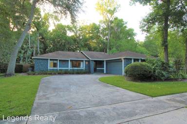 Main picture of 201 Holiday Ln