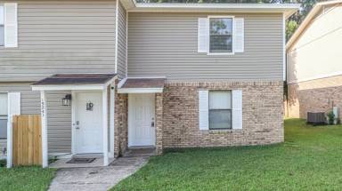 Main picture of 15241 Parkwood Dr N