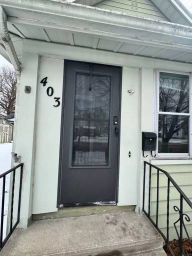 Main picture of 403 Moore St