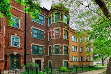 Main picture of 6437 N Bosworth Ave