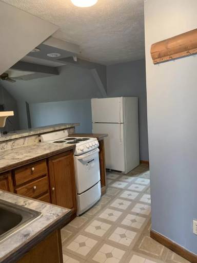 Main picture of 421 W Lawrence St