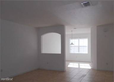 Main picture of 11060 NW 87th Ln