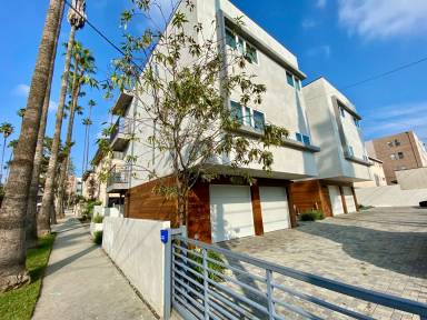 Main picture of 1802 1/2 N Serrano Ave