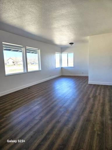 Main picture of 5944 California Ave