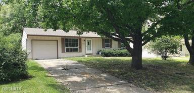 Main picture of 1712 N Viking Dr