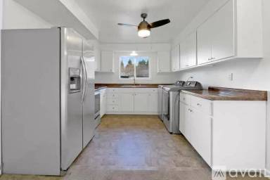 Main picture of 8408 NE Milton St