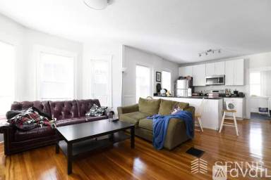 Main picture of 39 Magoun St