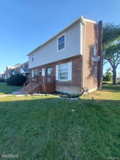 Main picture of 500 Marquette Dr
