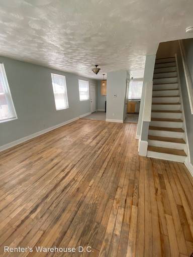 Main picture of 1671 Fort DuPont St SE