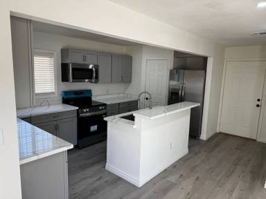 Main picture of 1711 Lewis Ave