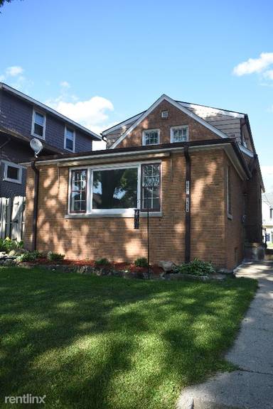Main picture of 1952 S 77th St