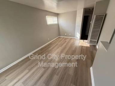 Main picture of 2086 Hubert Ave