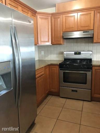 Main picture of 384 Avenue C