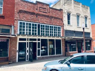Main picture of 112 W Knox St