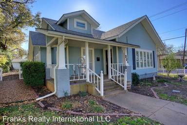 Main picture of 221 W Pearl St