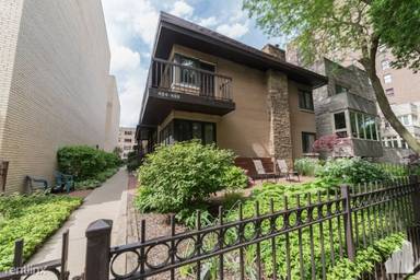 Main picture of 414 W Wellington Ave