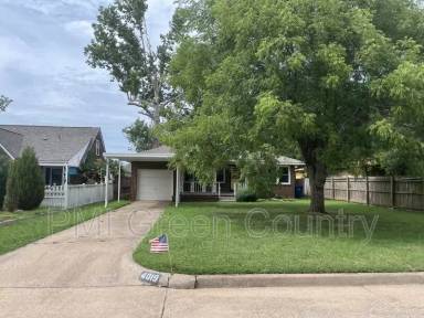 Main picture of 4019 E 11th Pl