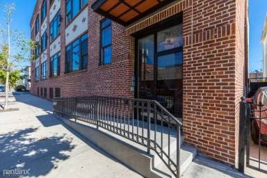 Main picture of 88 Saint Francis St