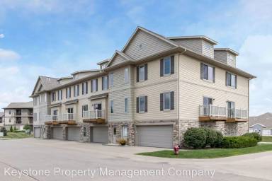Main picture of 450 Glenmoor Pl
