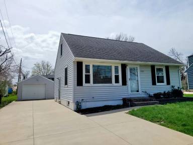 Main picture of 1009 33rd St NE