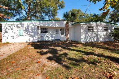 Main picture of 213 Hawthorne Cir