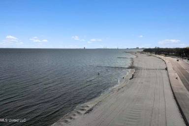 Main picture of 80 E Beach Blvd