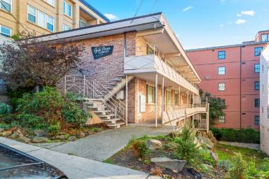 Main picture of 15 W Galer St
