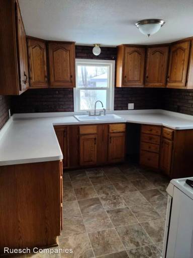 Main picture of 1981 6th St S
