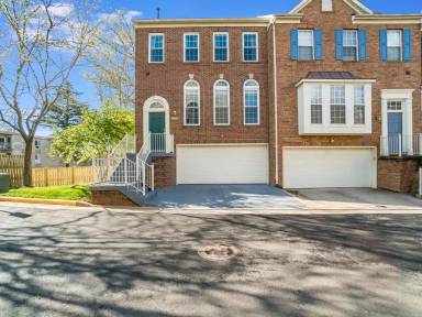 Main picture of 2755 Manhattan Pl