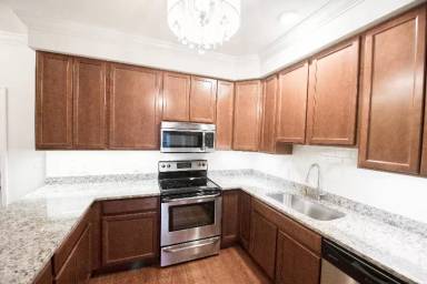 Main picture of 32 Burling Ln