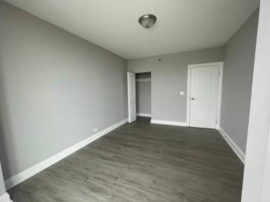 Main picture of 10 N Sheridan Rd Apartments