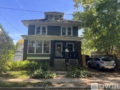 Main picture of 525 S Randall Ave