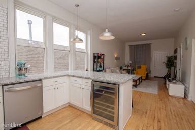 Main picture of 916 N Ashland Ave