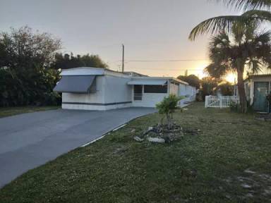 Main picture of 8424 SE Sandy Ln
