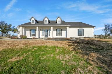 Main picture of 408 Sabine Creek Rd