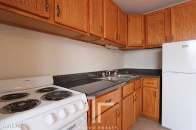 Main picture of 3933 N Clarendon Ave