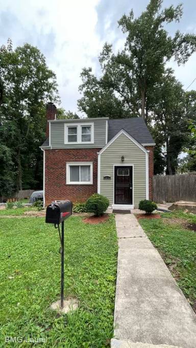 Main picture of 5100 Heath St