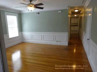 Main picture of 51 Riverdale St