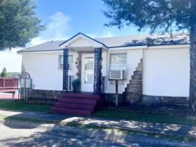 Main picture of 210 Aberina St