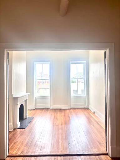 Main picture of 218 W Madison St