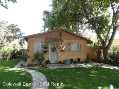 Main picture of 207 1/2 E E St