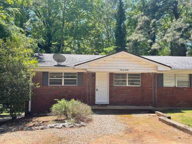 Main picture of 2412 Airport Dr