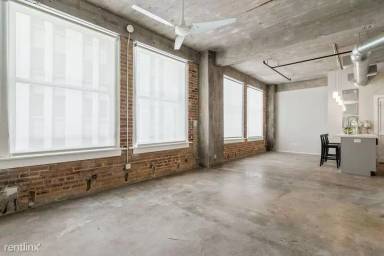 Main picture of 1700 Main St