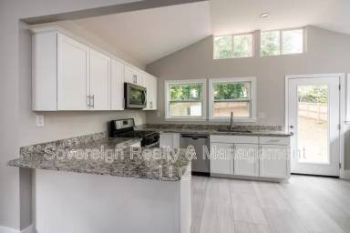 Main picture of 884 Rose Cir SW
