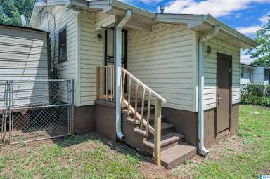 Main picture of 328 Beta St S