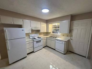 Main picture of 920 Shadywood Ln