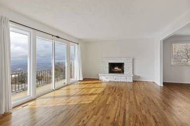 Main picture of 2127 S Belaire Dr